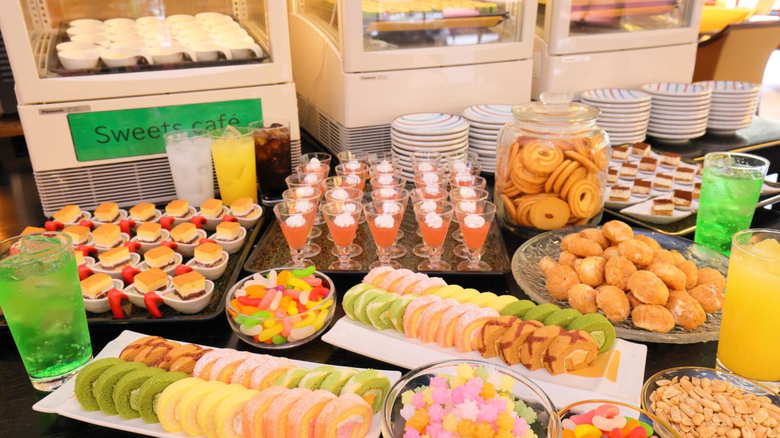 湯の山温泉 鹿の湯ホテル 夕食後はロビーにて、スイーツカフェ(19時~21時)無料!