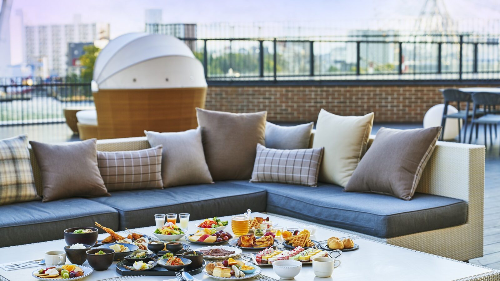 リーベルホテル大阪 3階 Dining BRICKSIDE (ご朝食テラス席イメージ)