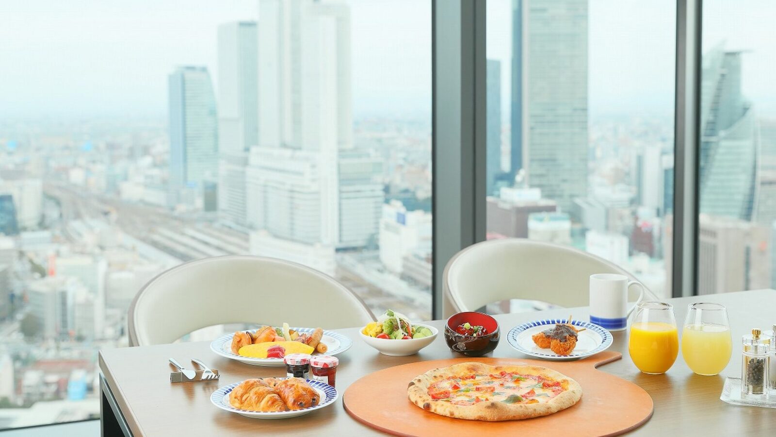 名古屋プリンスホテル スカイタワー Sky Dining 天空 眺望と朝食を同時に味わえる「眺食」