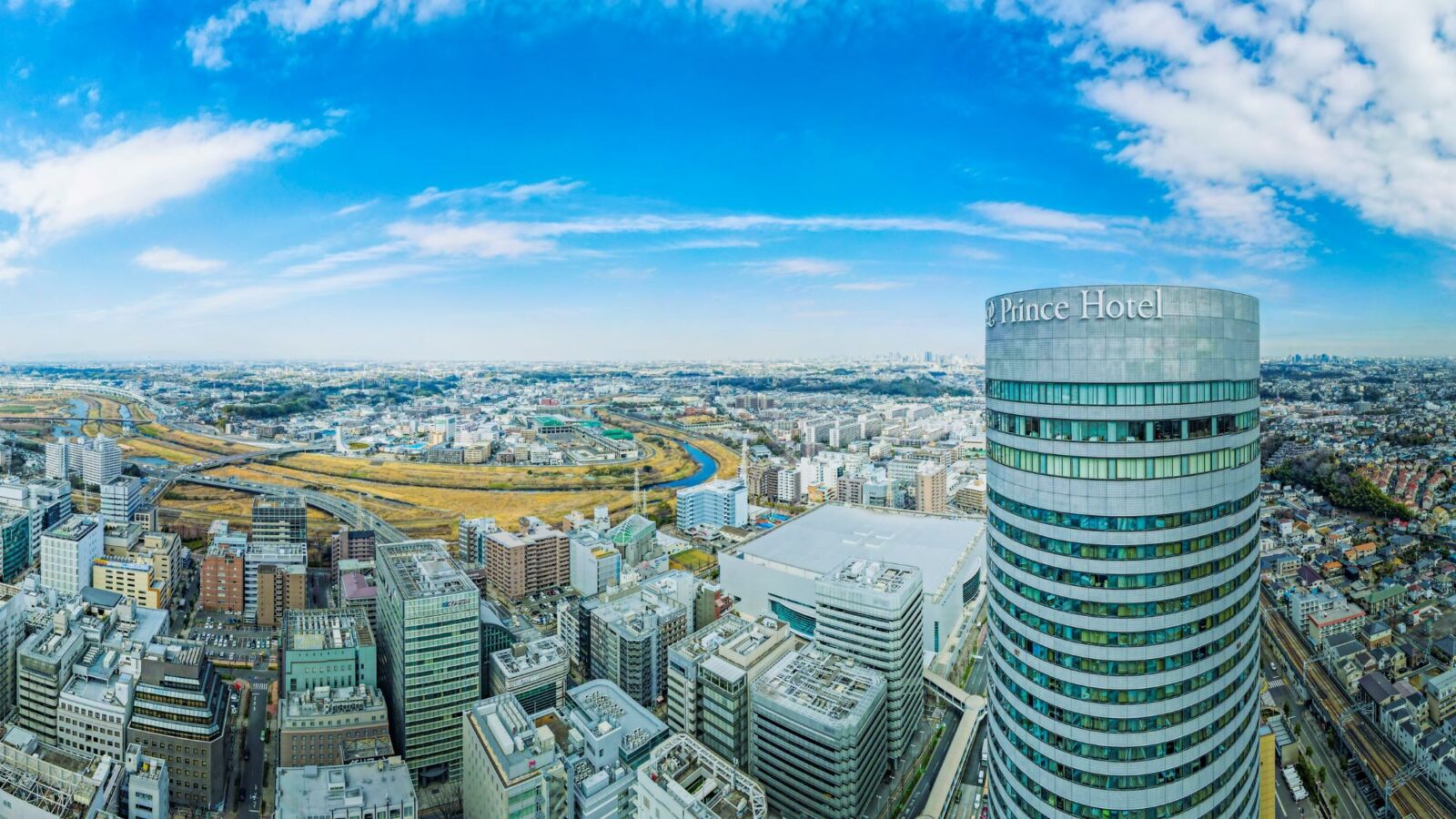 新横浜プリンスホテル 昼の外観