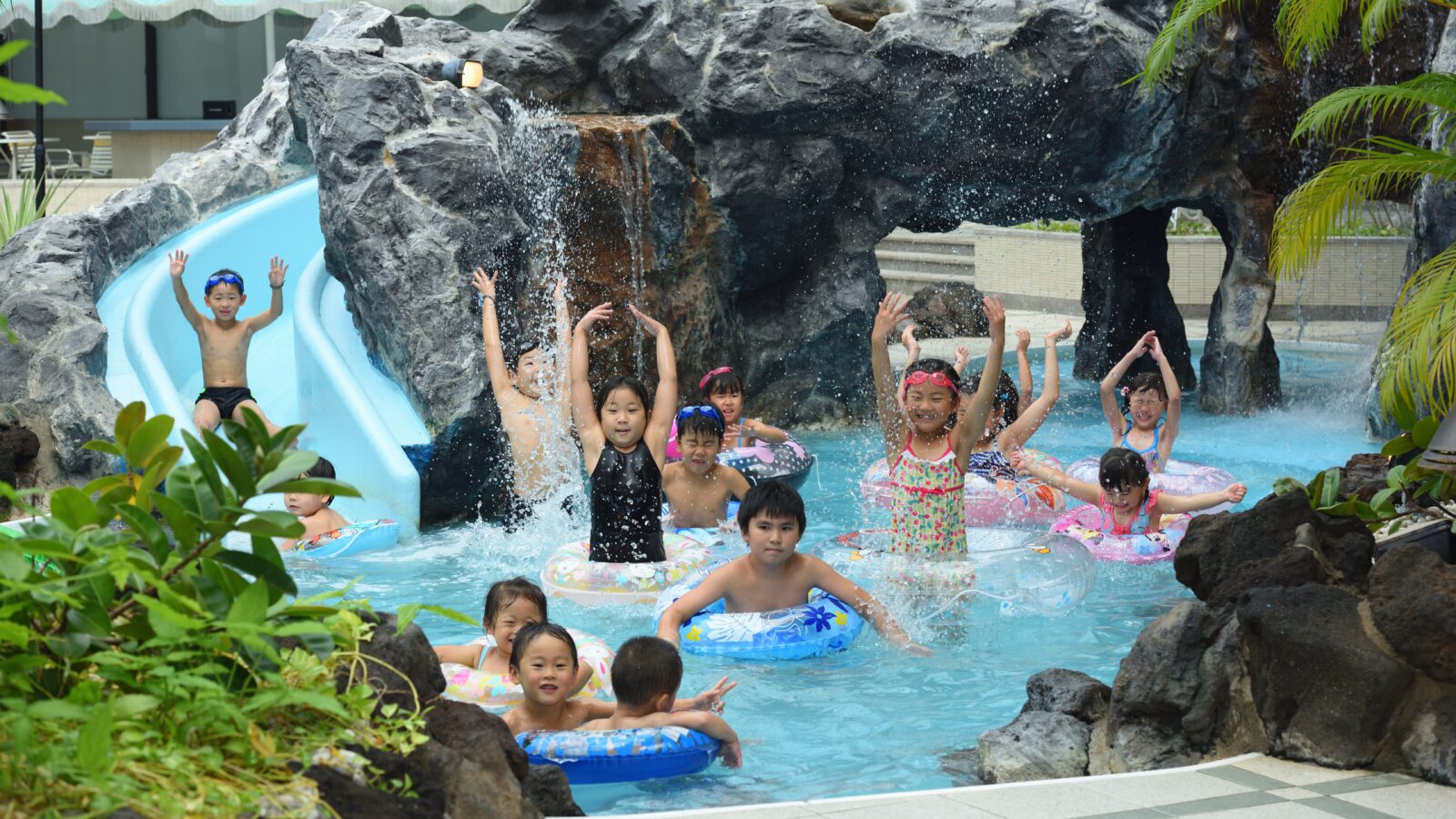 仙台 秋保温泉 ホテル瑞鳳 天気を気にせず遊べる全天候型ドームプール