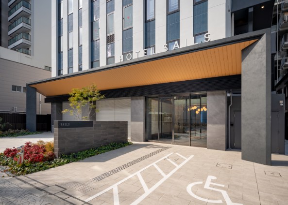 HOTEL SAILS 大阪港駅前のホテル外観