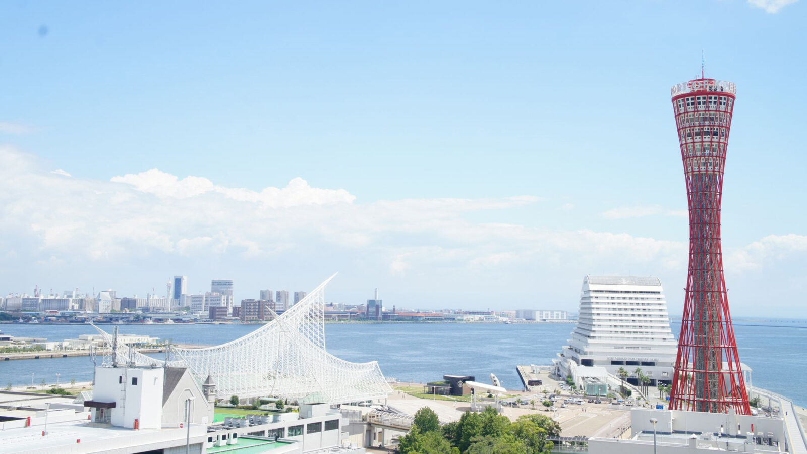 神戸ポートタワーと神戸港の景色 神戸ポートタワーホテル周辺