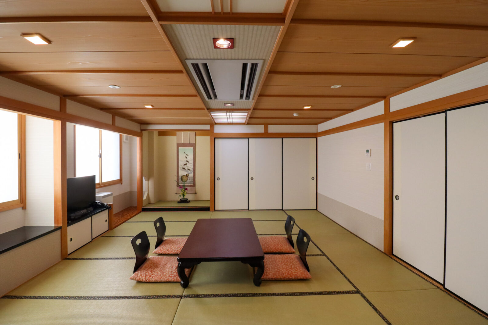 料理旅館なごや花亭美よし 白木造りの純和造特別室(バス・トイレ付き)