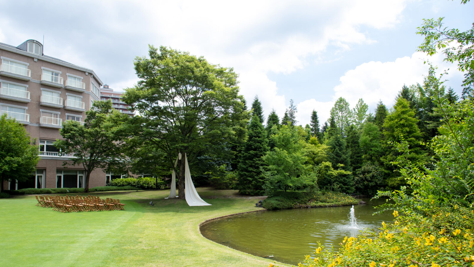 仙台ロイヤルパークホテル 噴水のある庭園