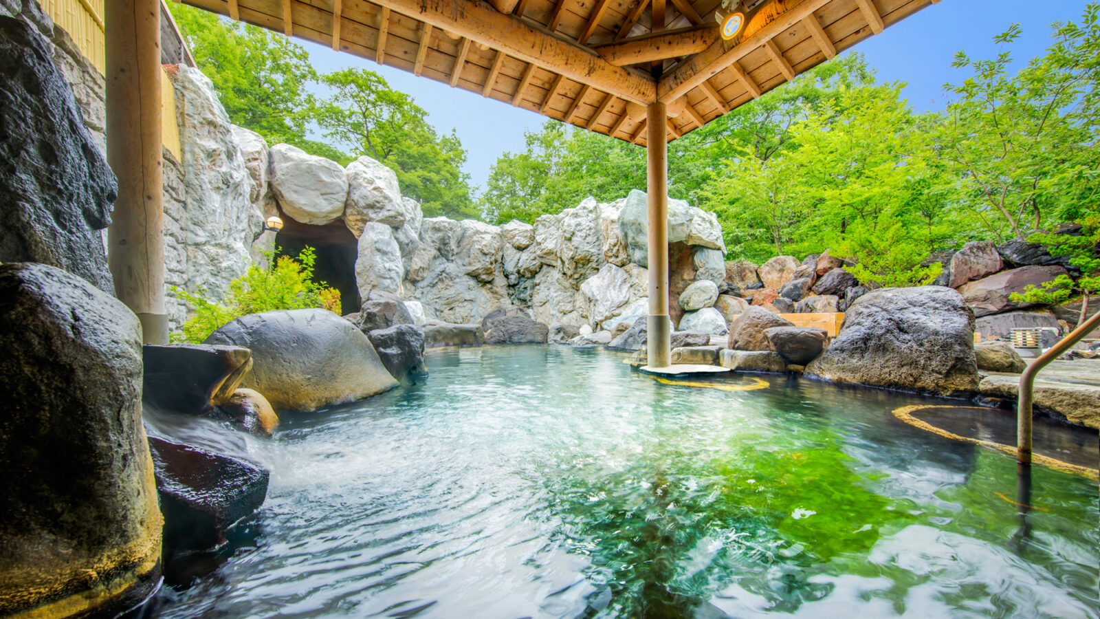 ホテルグリーンプラザ軽井沢 大浴場暁の湯の露天風呂