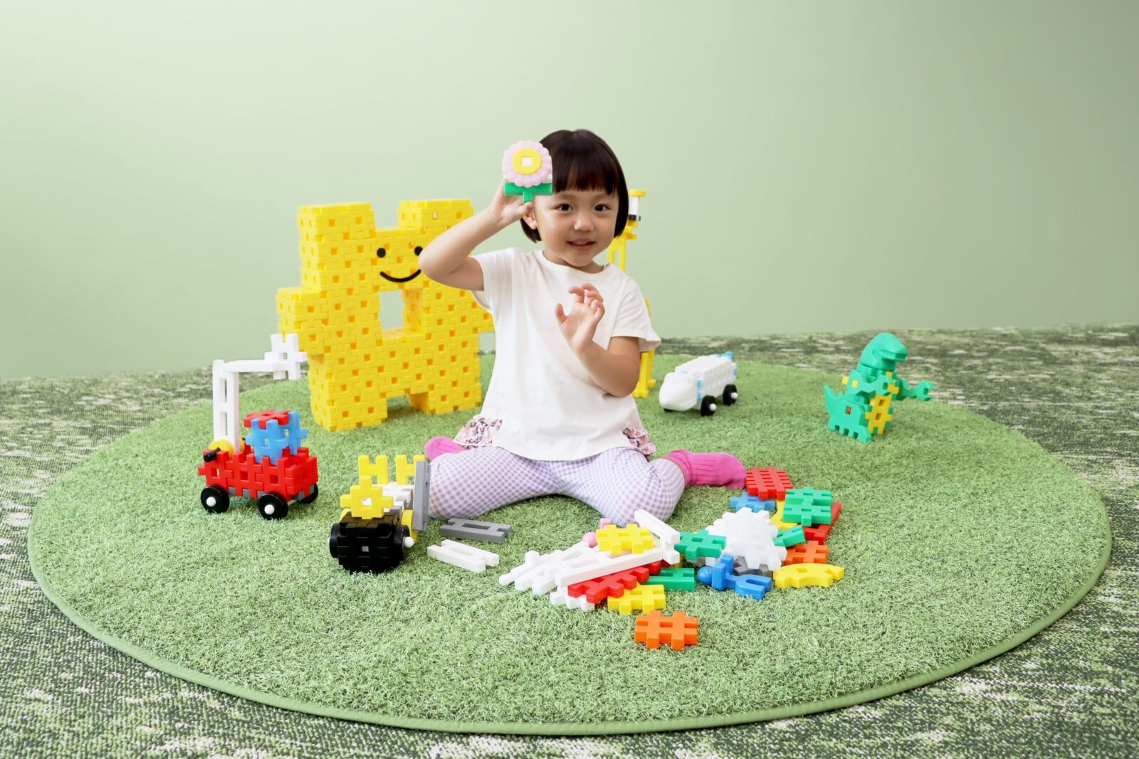 箱根ホテル小涌園 ブロックのおもちゃで遊ぶ子ども