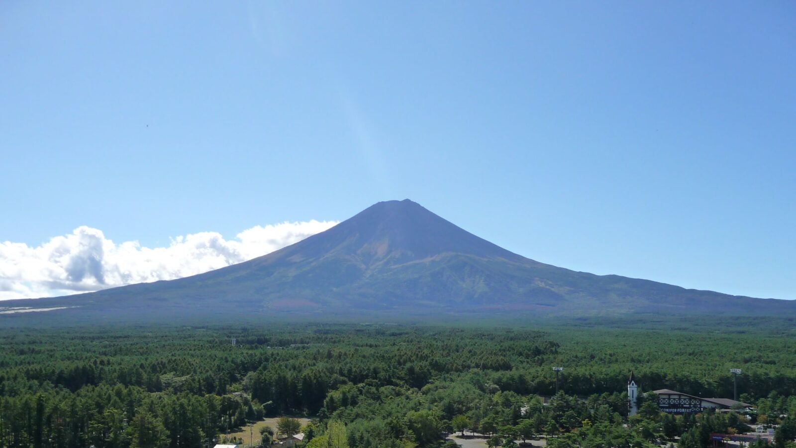 ハイランドリゾート ホテル&スパ ホテルからの富士山